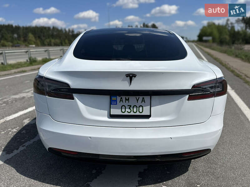 Лифтбек Tesla Model S 2017 в Житомире