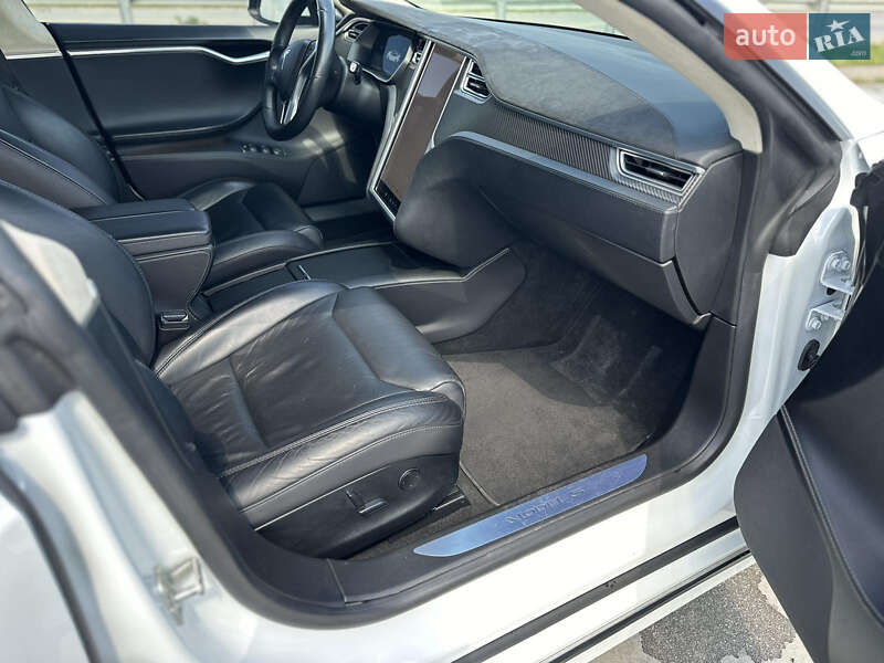 Лифтбек Tesla Model S 2017 в Житомире