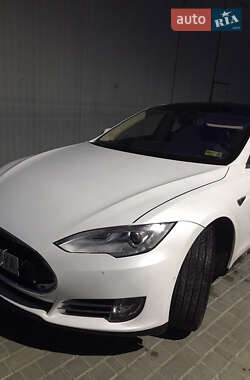 Лифтбек Tesla Model S 2015 в 