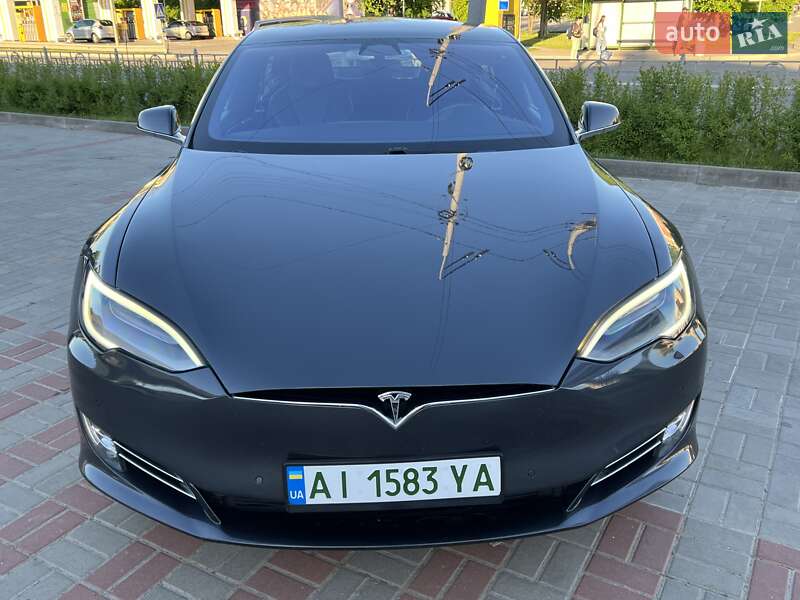 Лифтбек Tesla Model S 2017 в Киеве