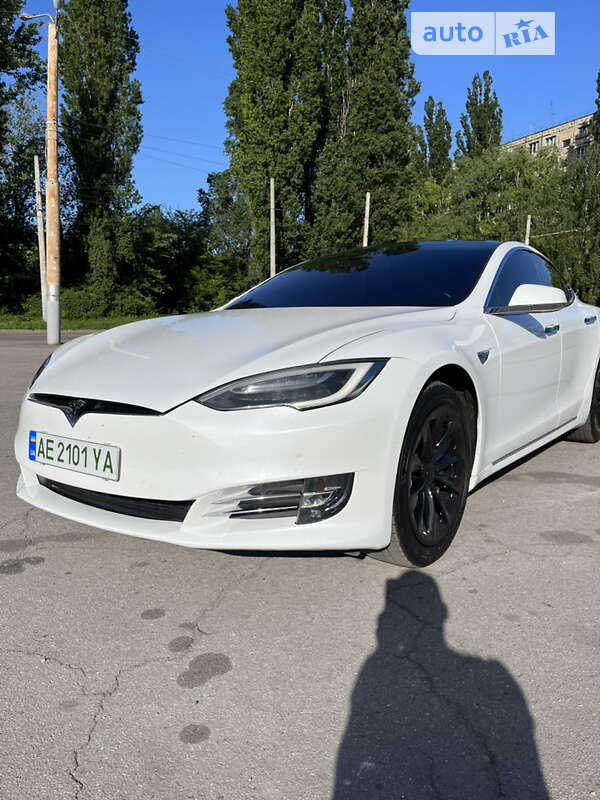 Лифтбек Tesla Model S 2016 в Кривом Роге