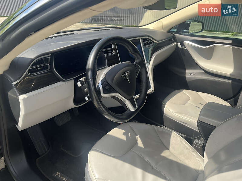 Ліфтбек Tesla Model S 2014 в Сваляві