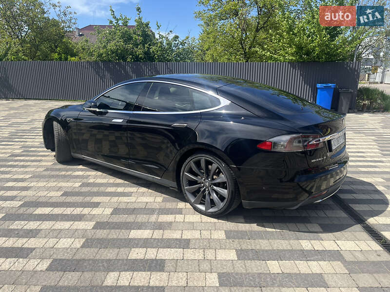 Ліфтбек Tesla Model S 2014 в Сваляві