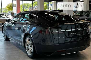 Лифтбек Tesla Model S 2015 в Львове