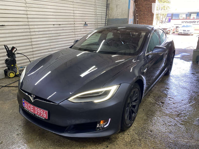 Лифтбек Tesla Model S 2019 в Луцке