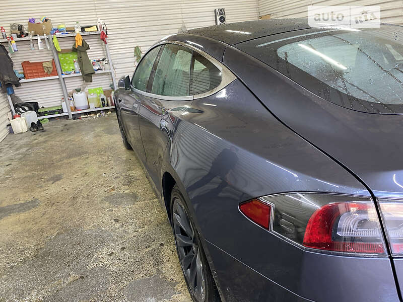 Лифтбек Tesla Model S 2019 в Львове
