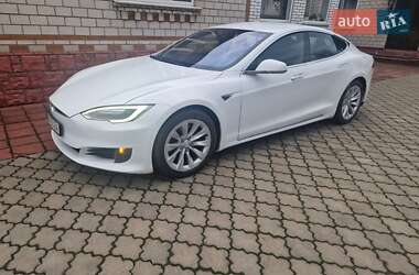 Лифтбек Tesla Model S 2016 в Тульчине