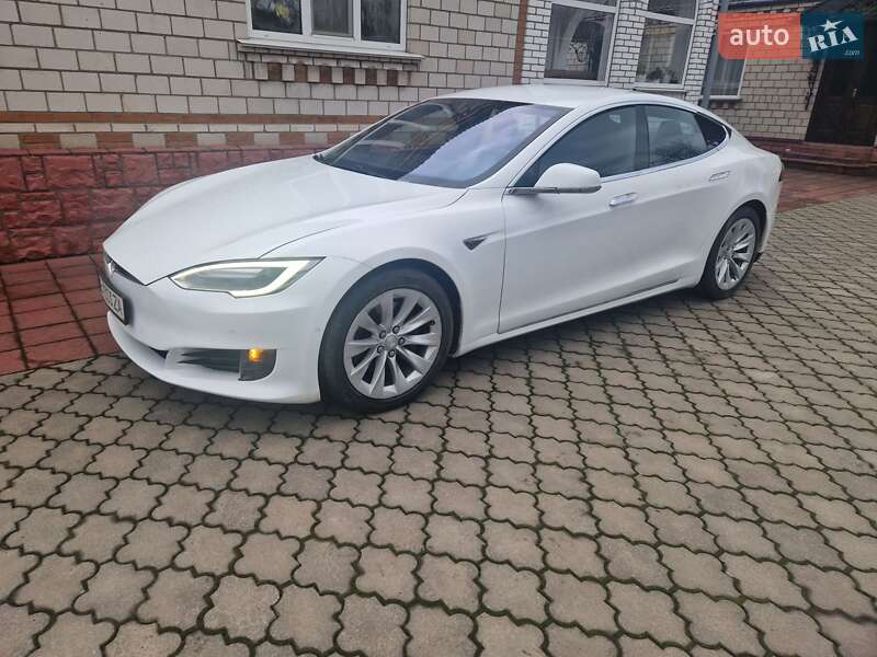 Лифтбек Tesla Model S 2016 в Тульчине