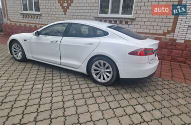 Лифтбек Tesla Model S 2016 в Тульчине