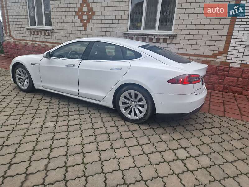 Лифтбек Tesla Model S 2016 в Тульчине