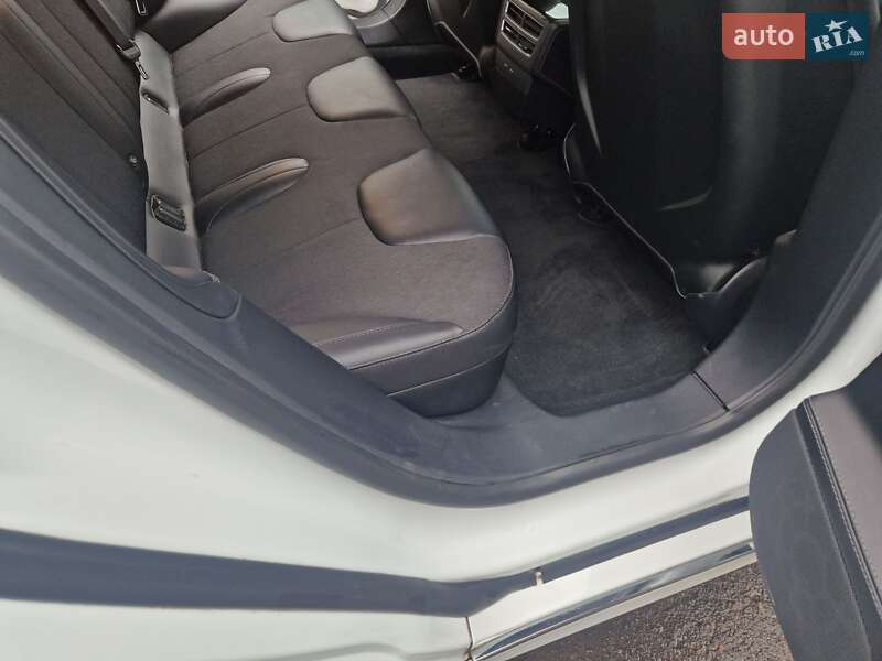 Лифтбек Tesla Model S 2016 в Тульчине
