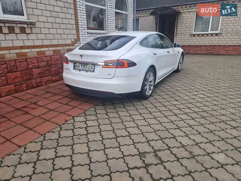Лифтбек Tesla Model S 2016 в Тульчине