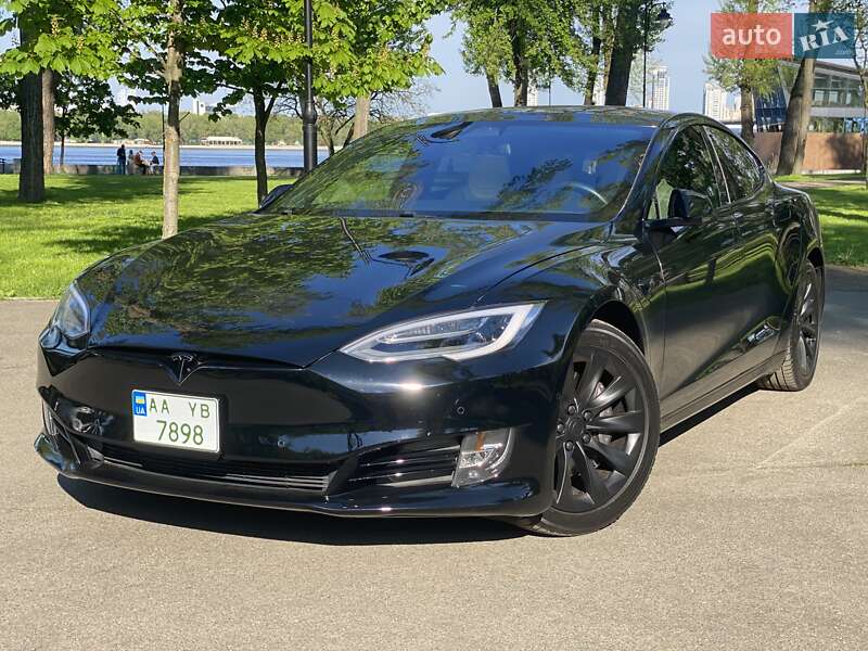 Tesla Model S 2018