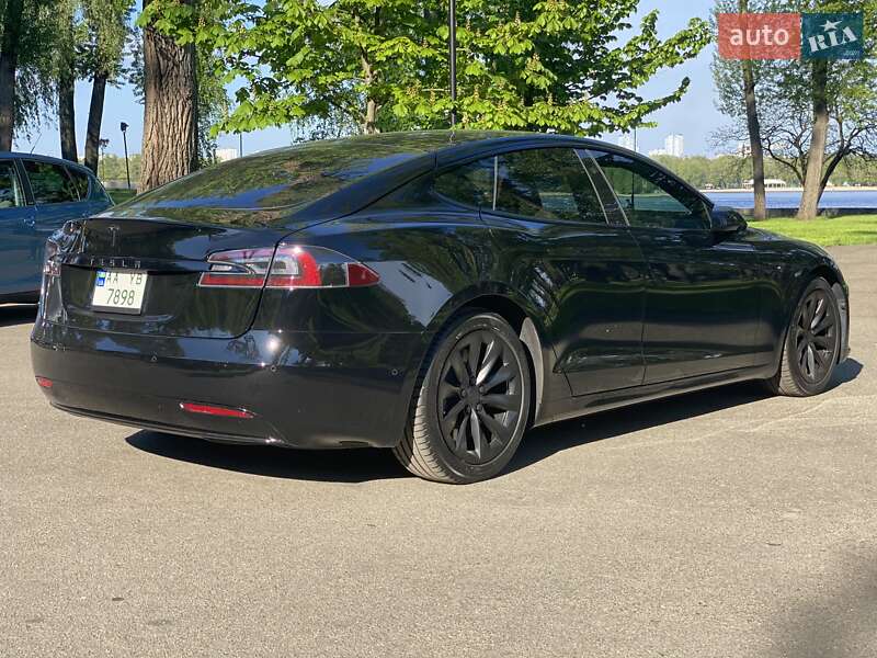 Лифтбек Tesla Model S 2018 в Киеве