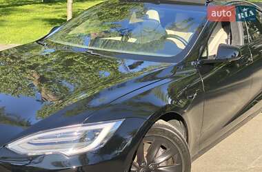 Лифтбек Tesla Model S 2018 в Киеве