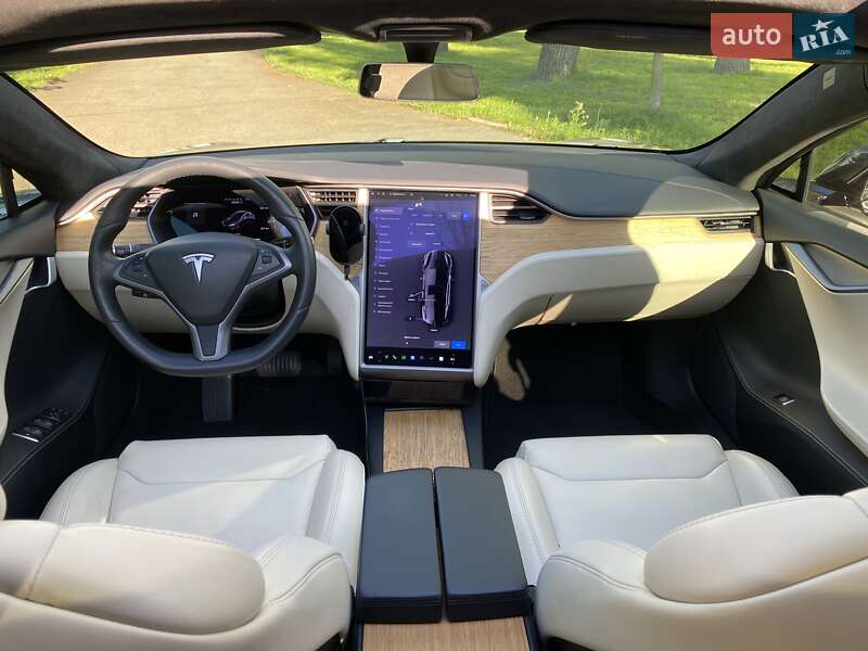 Ліфтбек Tesla Model S 2018 в Києві