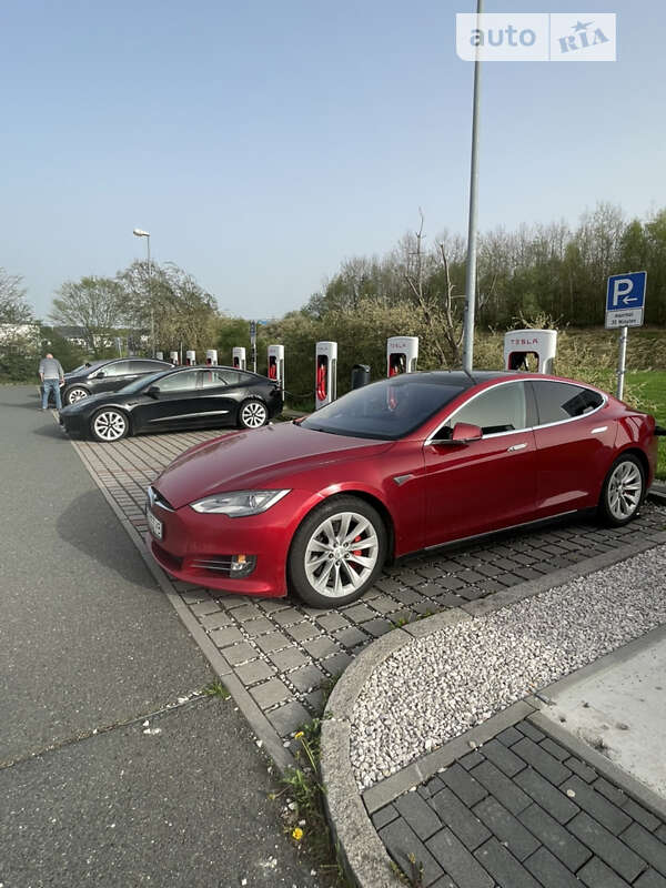 Tesla Model S 2014