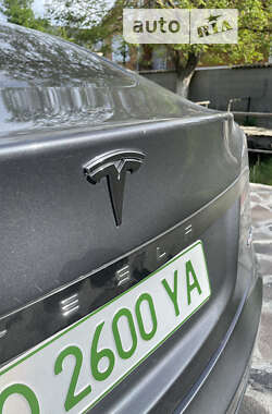 Ліфтбек Tesla Model S 2015 в Ужгороді