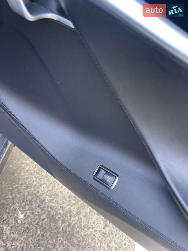 Ліфтбек Tesla Model S 2013 в Києві