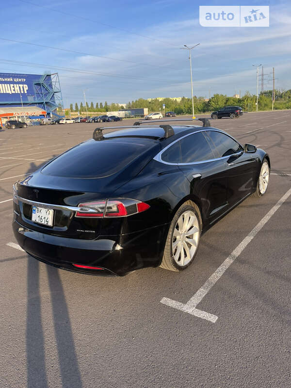 Лифтбек Tesla Model S 2017 в Ровно