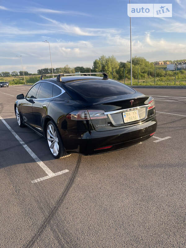 Лифтбек Tesla Model S 2017 в Ровно