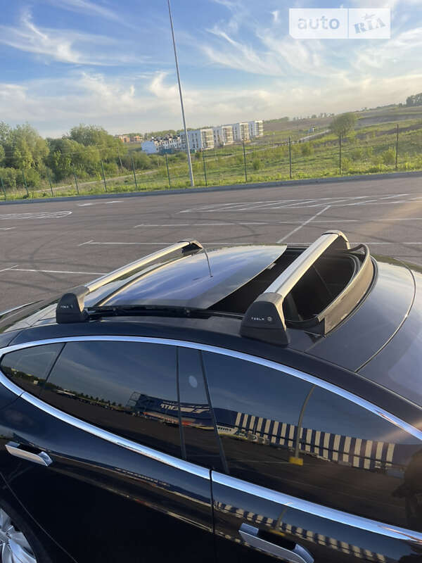 Лифтбек Tesla Model S 2017 в Ровно