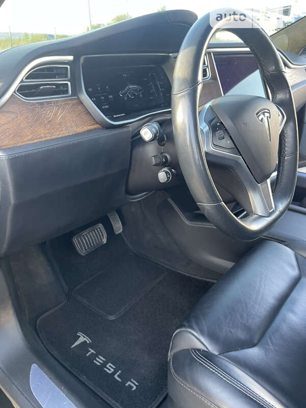 Лифтбек Tesla Model S 2017 в Ровно
