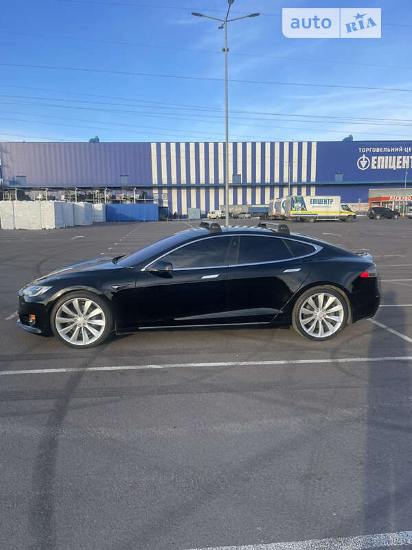 Лифтбек Tesla Model S 2017 в Ровно