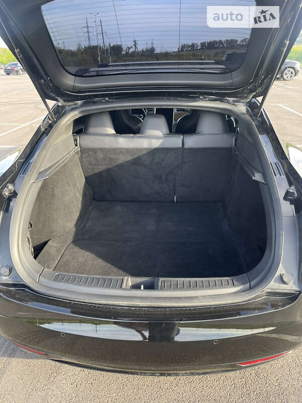 Лифтбек Tesla Model S 2017 в Ровно
