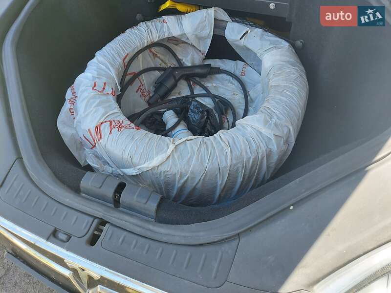 Лифтбек Tesla Model S 2014 в Тернополе фото 40 Лифтбек Tesla Model S 2014 в Тернополе