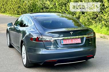 Лифтбек Tesla Model S 2015 в Ровно