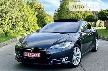 Лифтбек Tesla Model S 2015 в Ровно