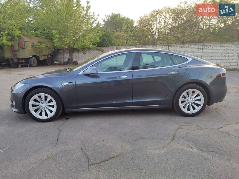 Лифтбек Tesla Model S 2016 в Одессе