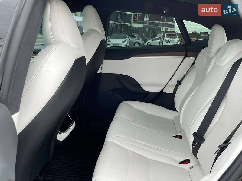 Лифтбек Tesla Model S 2022 в Львове