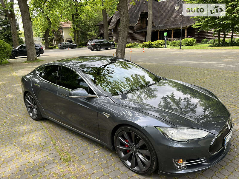 Ліфтбек Tesla Model S 2016 в Львові