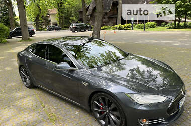 Ліфтбек Tesla Model S 2016 в Львові