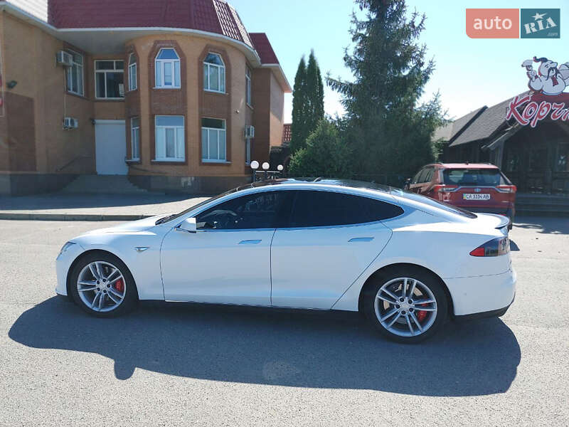 Лифтбек Tesla Model S 2015 в Черкассах