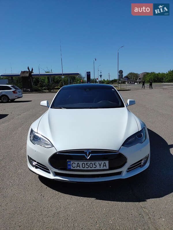 Лифтбек Tesla Model S 2015 в Черкассах