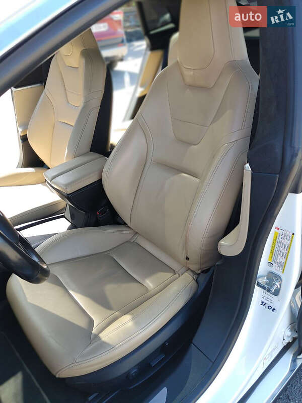 Лифтбек Tesla Model S 2015 в Черкассах