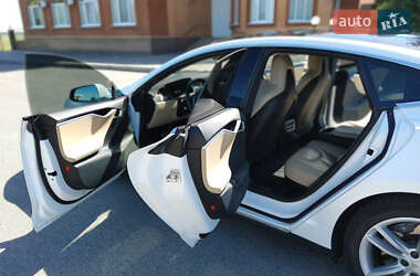 Лифтбек Tesla Model S 2015 в 