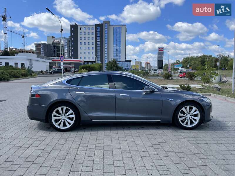 Лифтбек Tesla Model S 2014 в Ивано-Франковске