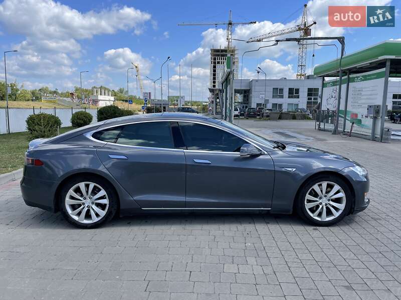 Лифтбек Tesla Model S 2014 в Ивано-Франковске