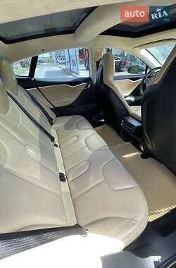 Лифтбек Tesla Model S 2014 в 