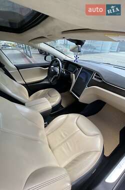 Лифтбек Tesla Model S 2014 в 