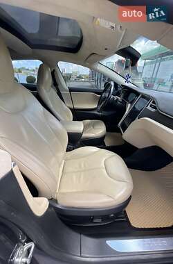 Лифтбек Tesla Model S 2014 в 