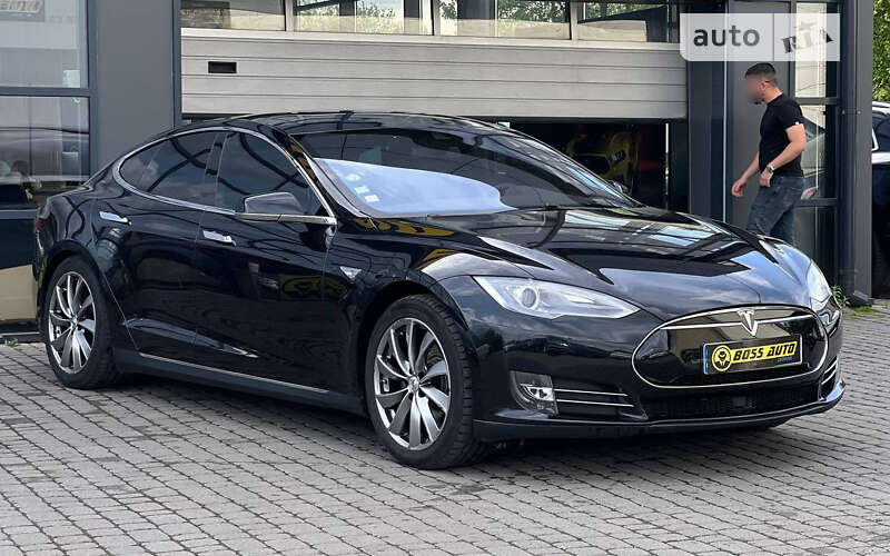 Лифтбек Tesla Model S 2016 в Ивано-Франковске