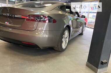 Лифтбек Tesla Model S 2016 в Киеве