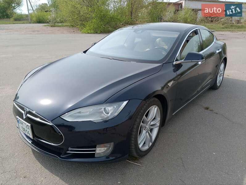 Лифтбек Tesla Model S 2015 в Киеве