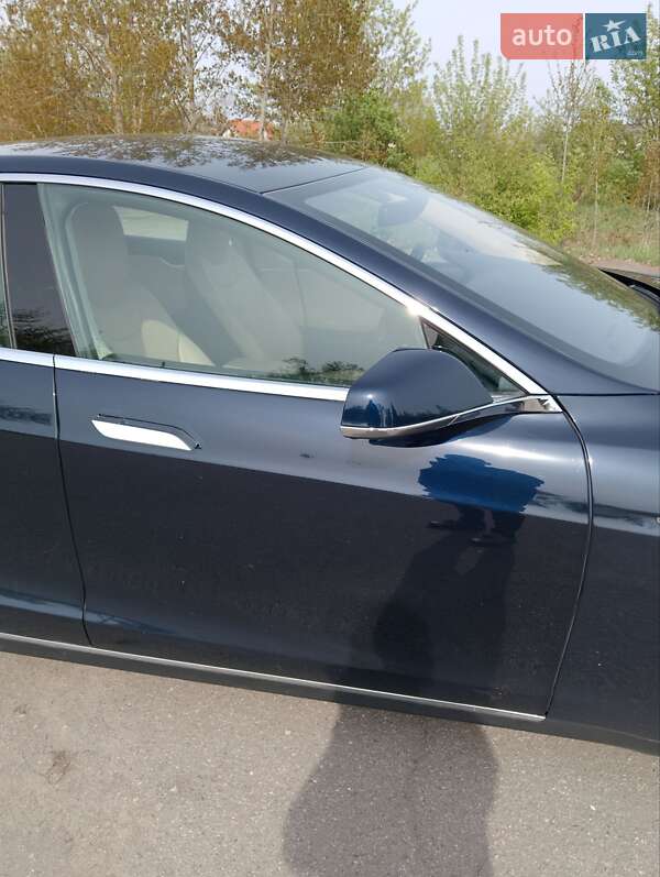 Лифтбек Tesla Model S 2015 в Киеве