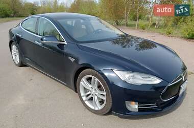 Лифтбек Tesla Model S 2015 в Киеве